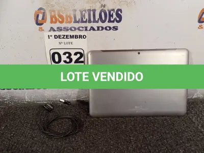 LOTE 032 - 01 TABLET SAMSUNG COM CABO. (NO ESTADO) ATENÇÃO! FAZER A VISITAÇÃO ANTES DE ARREMATAR, NÃO SABEMOS SE FUNCIONA. LEILÃO NÃO TEM GARANTIA E NEM DEVOLUÇÃO, SUJEITO A POSSÍVEIS AVARIAS VISÍVEIS/OCULTAS E/OU AUSÊNCIA DE COMPONENTES.