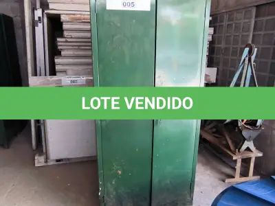 LOTE 005 - 01 ARMÁRIO 02 PORTAS E 01 ARMÁRIO ROUPEIRO INCOMPLETO (NO ESTADO, NÃO SABEMOS SE FUNCIONA. LEILÃO NÃO TEM GARANTIA E NEM DEVOLUÇÃO).