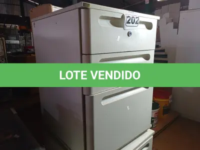 LOTE 202 - 02 GAVETEIROS COM 03 GAVETAS. (NO ESTADO) ATENÇÃO! FAZER A VISITAÇÃO ANTES DE ARREMATAR, NÃO SABEMOS SE FUNCIONA. LEILÃO NÃO TEM GARANTIA E NEM DEVOLUÇÃO, SUJEITO A POSSÍVEIS AVARIAS VISÍVEIS/OCULTAS E/OU AUSÊNCIA DE COMPONENTES.