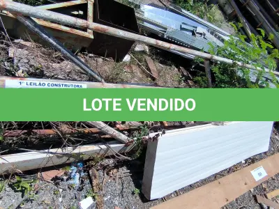 LOTE 101 - 01 ESCADA EM FERRO (NO ESTADO, NÃO SABEMOS SE FUNCIONA. LEILÃO NÃO TEM GARANTIA E NEM DEVOLUÇÃO).