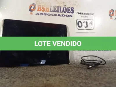 LOTE 031 - 01 TABLET SAMSUNG COM CABO. (NO ESTADO) ATENÇÃO! FAZER A VISITAÇÃO ANTES DE ARREMATAR, NÃO SABEMOS SE FUNCIONA. LEILÃO NÃO TEM GARANTIA E NEM DEVOLUÇÃO, SUJEITO A POSSÍVEIS AVARIAS VISÍVEIS/OCULTAS E/OU AUSÊNCIA DE COMPONENTES.