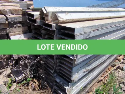 LOTE 114 - 01 LOTE COM PLACAS CHATAS 01 LOTE COM APROXIMADAMENTE 500 BLOQUETES EM CONCRETO (NO ESTADO, NÃO SABEMOS SE FUNCIONA. LEILÃO NÃO TEM GARANTIA E NEM DEVOLUÇÃO).
