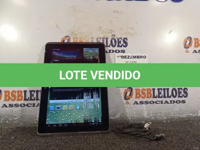 LOTE 028 - 01 TABLET SAMSUNG COM CABO. (NO ESTADO) ATENÇÃO! FAZER A VISITAÇÃO ANTES DE ARREMATAR, NÃO SABEMOS SE FUNCIONA. LEILÃO NÃO TEM GARANTIA E NEM DEVOLUÇÃO, SUJEITO A POSSÍVEIS AVARIAS VISÍVEIS/OCULTAS E/OU AUSÊNCIA DE COMPONENTES.