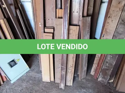LOTE 027 - 01 LOTE COM PORTAIS EM MADEIRA (NO ESTADO, NÃO SABEMOS SE FUNCIONA. LEILÃO NÃO TEM GARANTIA E NEM DEVOLUÇÃO).