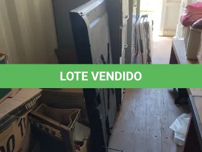 LOTE 021 - TV PHILCO, 50 POLEGADAS, COM 1, 30 DE LARGURA. (NO ESTADO, NÃO SABEMOS SE FUNCIONA. LEILÃO NÃO TEM GARANTIA E NEM DEVOLUÇÃO).
