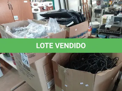 LOTE 319 - 01 LOTE COM GRANDE QUANTIDADE DE TECLADOS PARA PC, RECORTES DE CABO DE AÇO, CABOS DE FOÇA/FONTES E PERIFÉRICOS DIVERSOS. (NO ESTADO) ATENÇÃO! FAZER A VISITAÇÃO ANTES DE ARREMATAR, NÃO SABEMOS SE FUNCIONA. LEILÃO NÃO TEM GARANTIA E NEM DEVOLUÇÃO, SUJEITO A POSSÍVEIS AVARIAS VISÍVEIS/OCULTAS E/OU AUSÊNCIA DE COMPONENTES.
