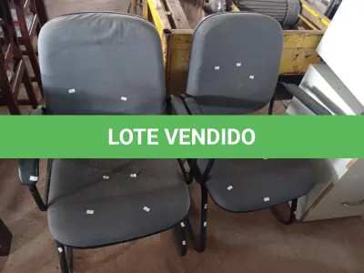 LOTE 469 - 02 CADEIRAS DE ESCRITÓRIO COM BASES FIXAS. (NO ESTADO) ATENÇÃO! FAZER A VISITAÇÃO ANTES DE ARREMATAR, NÃO SABEMOS SE FUNCIONA. LEILÃO NÃO TEM GARANTIA E NEM DEVOLUÇÃO, SUJEITO A POSSÍVEIS AVARIAS VISÍVEIS/OCULTAS E/OU AUSÊNCIA DE COMPONENTES.