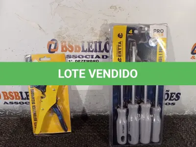 LOTE 060 - 01 KIT DE CHAVES FENDA/PHILIPS E 01 DECAPADOR DE FIOS. (NO ESTADO) ATENÇÃO! FAZER A VISITAÇÃO ANTES DE ARREMATAR, NÃO SABEMOS SE FUNCIONA. LEILÃO NÃO TEM GARANTIA E NEM DEVOLUÇÃO, SUJEITO A POSSÍVEIS AVARIAS VISÍVEIS/OCULTAS E/OU AUSÊNCIA DE COMPONENTES.