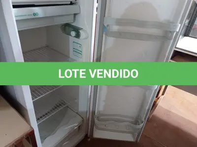 LOTE 218 - 01 GELADEIRA MARCA CÔNSUL 220V. (NO ESTADO) ATENÇÃO! FAZER A VISITAÇÃO ANTES DE ARREMATAR, NÃO SABEMOS SE FUNCIONA. LEILÃO NÃO TEM GARANTIA E NEM DEVOLUÇÃO, SUJEITO A POSSÍVEIS AVARIAS VISÍVEIS/OCULTAS E/OU AUSÊNCIA DE COMPONENTES.
