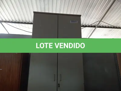 LOTE 511 - 01 ARMÁRIO ALTO EM MADEIRA. (NO ESTADO) ATENÇÃO! FAZER A VISITAÇÃO ANTES DE ARREMATAR, NÃO SABEMOS SE FUNCIONA. LEILÃO NÃO TEM GARANTIA E NEM DEVOLUÇÃO, SUJEITO A POSSÍVEIS AVARIAS VISÍVEIS/OCULTAS E/OU AUSÊNCIA DE COMPONENTES.