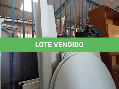 LOTE 314 - 01 LOTE COM VÁRIOS TAMPOS DE MESA, 02 VENTILADORES E 01 TELA DE PROJEÇÃO MARCAS E MODELOS DIVERSOS. (NO ESTADO) ATENÇÃO! FAZER A VISITAÇÃO ANTES DE ARREMATAR, NÃO SABEMOS SE FUNCIONA. LEILÃO NÃO TEM GARANTIA E NEM DEVOLUÇÃO, SUJEITO A POSSÍVEIS AVARIAS VISÍVEIS/OCULTAS E/OU AUSÊNCIA DE COMPONENTES.
