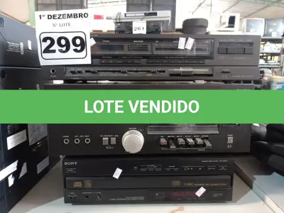LOTE 299 - 01 TOCA CD, 01 STÉREO DECK E 01 AM/FM STÉREO RECEIVER. (NO ESTADO) ATENÇÃO! FAZER A VISITAÇÃO ANTES DE ARREMATAR, NÃO SABEMOS SE FUNCIONA. LEILÃO NÃO TEM GARANTIA E NEM DEVOLUÇÃO, SUJEITO A POSSÍVEIS AVARIAS VISÍVEIS/OCULTAS E/OU AUSÊNCIA DE COMPONENTES.