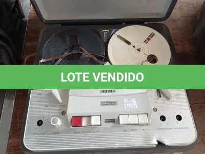 LOTE 351 - 01 GRAVADOR DE ROLO PHILIPS. (NO ESTADO) ATENÇÃO! FAZER A VISITAÇÃO ANTES DE ARREMATAR, NÃO SABEMOS SE FUNCIONA. LEILÃO NÃO TEM GARANTIA E NEM DEVOLUÇÃO, SUJEITO A POSSÍVEIS AVARIAS VISÍVEIS/OCULTAS E/OU AUSÊNCIA DE COMPONENTES.