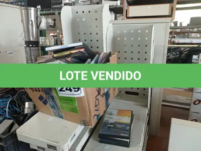 LOTE 249 - 01 LOTE COM VÁRIOS SUPORTES PARA CPU E DVD’S DIVERSOS. (NO ESTADO) ATENÇÃO! FAZER A VISITAÇÃO ANTES DE ARREMATAR, NÃO SABEMOS SE FUNCIONA. LEILÃO NÃO TEM GARANTIA E NEM DEVOLUÇÃO, SUJEITO A POSSÍVEIS AVARIAS VISÍVEIS/OCULTAS E/OU AUSÊNCIA DE COMPONENTES.