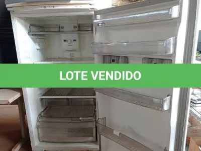 LOTE 277 - 01 GELADEIRA FROST FREE MARCA BRASTEMP 220V. (NO ESTADO) ATENÇÃO! FAZER A VISITAÇÃO ANTES DE ARREMATAR, NÃO SABEMOS SE FUNCIONA. LEILÃO NÃO TEM GARANTIA E NEM DEVOLUÇÃO, SUJEITO A POSSÍVEIS AVARIAS VISÍVEIS/OCULTAS E/OU AUSÊNCIA DE COMPONENTES.