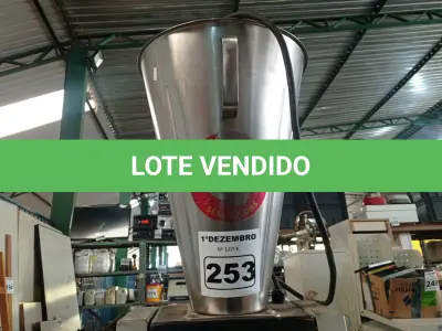 LOTE 253 - 01 LIQUIDIFICADOR BASCULANTE. (NO ESTADO) ATENÇÃO! FAZER A VISITAÇÃO ANTES DE ARREMATAR, NÃO SABEMOS SE FUNCIONA. LEILÃO NÃO TEM GARANTIA E NEM DEVOLUÇÃO, SUJEITO A POSSÍVEIS AVARIAS VISÍVEIS/OCULTAS E/OU AUSÊNCIA DE COMPONENTES.
