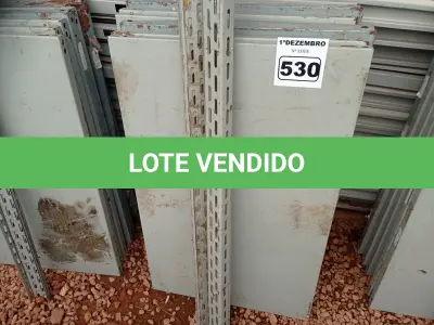 LOTE 530 - 01 ESTANTE DE AÇO COM 07 PRATELEIRAS. (NO ESTADO) ATENÇÃO! FAZER A VISITAÇÃO ANTES DE ARREMATAR, NÃO SABEMOS SE FUNCIONA. LEILÃO NÃO TEM GARANTIA E NEM DEVOLUÇÃO, SUJEITO A POSSÍVEIS AVARIAS VISÍVEIS/OCULTAS E/OU AUSÊNCIA DE COMPONENTES.
