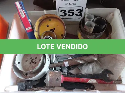 LOTE 353 - 01 LOTE COM VÁRIAS CHAVES, BROCAS E SERRA COPO. (NO ESTADO) ATENÇÃO! FAZER A VISITAÇÃO ANTES DE ARREMATAR, NÃO SABEMOS SE FUNCIONA. LEILÃO NÃO TEM GARANTIA E NEM DEVOLUÇÃO, SUJEITO A POSSÍVEIS AVARIAS VISÍVEIS/OCULTAS E/OU AUSÊNCIA DE COMPONENTES.