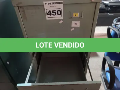 LOTE 450 - 01 ARQUIVO DE AÇO COM 04 GAVETAS. (NO ESTADO) ATENÇÃO! FAZER A VISITAÇÃO ANTES DE ARREMATAR, NÃO SABEMOS SE FUNCIONA. LEILÃO NÃO TEM GARANTIA E NEM DEVOLUÇÃO, SUJEITO A POSSÍVEIS AVARIAS VISÍVEIS/OCULTAS E/OU AUSÊNCIA DE COMPONENTES.