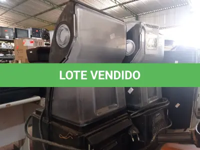 LOTE 328 - 02 LIQUIDIFICADORES PARA DRINK. (NO ESTADO) ATENÇÃO! FAZER A VISITAÇÃO ANTES DE ARREMATAR, NÃO SABEMOS SE FUNCIONA. LEILÃO NÃO TEM GARANTIA E NEM DEVOLUÇÃO, SUJEITO A POSSÍVEIS AVARIAS VISÍVEIS/OCULTAS E/OU AUSÊNCIA DE COMPONENTES.
