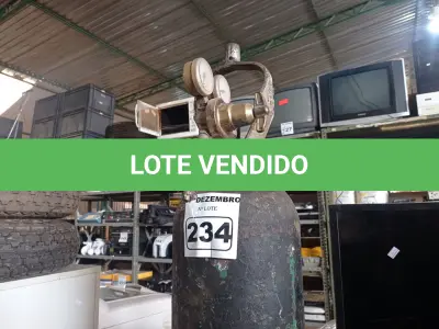 LOTE 234 - 01 CILINDRO DE OXIGÊNIO. (NO ESTADO) ATENÇÃO! FAZER A VISITAÇÃO ANTES DE ARREMATAR, NÃO SABEMOS SE FUNCIONA. LEILÃO NÃO TEM GARANTIA E NEM DEVOLUÇÃO, SUJEITO A POSSÍVEIS AVARIAS VISÍVEIS/OCULTAS E/OU AUSÊNCIA DE COMPONENTES.