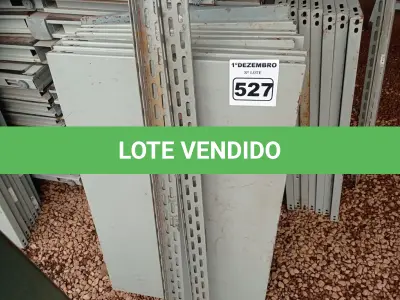 LOTE 527 - 01 ESTANTE DE AÇO COM 08 PRATELEIRAS. (NO ESTADO) ATENÇÃO! FAZER A VISITAÇÃO ANTES DE ARREMATAR, NÃO SABEMOS SE FUNCIONA. LEILÃO NÃO TEM GARANTIA E NEM DEVOLUÇÃO, SUJEITO A POSSÍVEIS AVARIAS VISÍVEIS/OCULTAS E/OU AUSÊNCIA DE COMPONENTES.