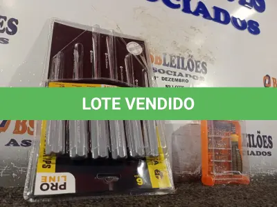 LOTE 010 - 01 KIT DE CHAVES FENDA/PHILIPS 06 PEÇAS E 01 KIT DE CHAVES DE PRECISÃO. (NO ESTADO) ATENÇÃO! FAZER A VISITAÇÃO ANTES DE ARREMATAR, NÃO SABEMOS SE FUNCIONA. LEILÃO NÃO TEM GARANTIA E NEM DEVOLUÇÃO, SUJEITO A POSSÍVEIS AVARIAS VISÍVEIS/OCULTAS E/OU AUSÊNCIA DE COMPONENTES.