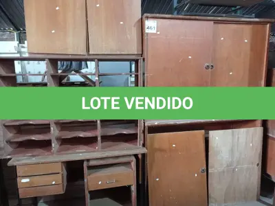 LOTE 461 - 02 MESAS, 03 ARMÁRIOS BAIXOS E 01 ESCANINHO. (NO ESTADO) ATENÇÃO! FAZER A VISITAÇÃO ANTES DE ARREMATAR, NÃO SABEMOS SE FUNCIONA. LEILÃO NÃO TEM GARANTIA E NEM DEVOLUÇÃO, SUJEITO A POSSÍVEIS AVARIAS VISÍVEIS/OCULTAS E/OU AUSÊNCIA DE COMPONENTES.