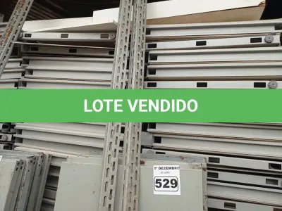 LOTE 529 - 01 ESTANTE DE AÇO COM 08 PRATELEIRAS. (NO ESTADO) ATENÇÃO! FAZER A VISITAÇÃO ANTES DE ARREMATAR, NÃO SABEMOS SE FUNCIONA. LEILÃO NÃO TEM GARANTIA E NEM DEVOLUÇÃO, SUJEITO A POSSÍVEIS AVARIAS VISÍVEIS/OCULTAS E/OU AUSÊNCIA DE COMPONENTES.