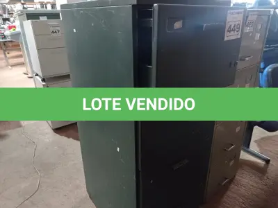 LOTE 449 - 01 ARQUIVO DE AÇO COM 04 GAVETAS. (NO ESTADO) ATENÇÃO! FAZER A VISITAÇÃO ANTES DE ARREMATAR, NÃO SABEMOS SE FUNCIONA. LEILÃO NÃO TEM GARANTIA E NEM DEVOLUÇÃO, SUJEITO A POSSÍVEIS AVARIAS VISÍVEIS/OCULTAS E/OU AUSÊNCIA DE COMPONENTES.
