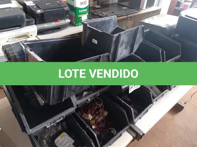 LOTE 272 - 01 LOTE COM VÁRIAS CAÇAMBAS ORGANIZADORAS E MATERIAIS DIVERSOS. (NO ESTADO) ATENÇÃO! FAZER A VISITAÇÃO ANTES DE ARREMATAR, NÃO SABEMOS SE FUNCIONA. LEILÃO NÃO TEM GARANTIA E NEM DEVOLUÇÃO, SUJEITO A POSSÍVEIS AVARIAS VISÍVEIS/OCULTAS E/OU AUSÊNCIA DE COMPONENTES.