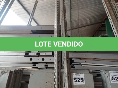 LOTE 525 - 01 ESTANTE DE AÇO COM 07 PRATELEIRAS. (NO ESTADO) ATENÇÃO! FAZER A VISITAÇÃO ANTES DE ARREMATAR, NÃO SABEMOS SE FUNCIONA. LEILÃO NÃO TEM GARANTIA E NEM DEVOLUÇÃO, SUJEITO A POSSÍVEIS AVARIAS VISÍVEIS/OCULTAS E/OU AUSÊNCIA DE COMPONENTES.
