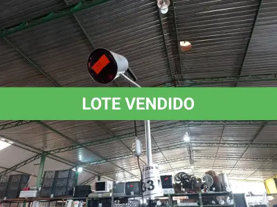 LOTE 337 - 01 LUMIARIA COM SUPORTE. (NO ESTADO) ATENÇÃO! FAZER A VISITAÇÃO ANTES DE ARREMATAR, NÃO SABEMOS SE FUNCIONA. LEILÃO NÃO TEM GARANTIA E NEM DEVOLUÇÃO, SUJEITO A POSSÍVEIS AVARIAS VISÍVEIS/OCULTAS E/OU AUSÊNCIA DE COMPONENTES.