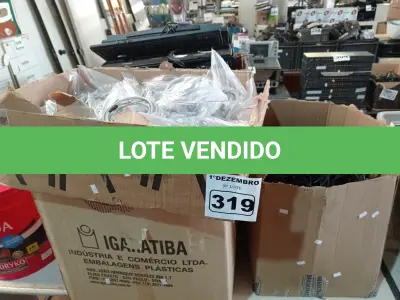 LOTE 319 - 01 LOTE COM GRANDE QUANTIDADE DE TECLADOS PARA PC, RECORTES DE CABO DE AÇO, CABOS DE FOÇA/FONTES E PERIFÉRICOS DIVERSOS. (NO ESTADO) ATENÇÃO! FAZER A VISITAÇÃO ANTES DE ARREMATAR, NÃO SABEMOS SE FUNCIONA. LEILÃO NÃO TEM GARANTIA E NEM DEVOLUÇÃO, SUJEITO A POSSÍVEIS AVARIAS VISÍVEIS/OCULTAS E/OU AUSÊNCIA DE COMPONENTES.