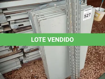 LOTE 527 - 01 ESTANTE DE AÇO COM 08 PRATELEIRAS. (NO ESTADO) ATENÇÃO! FAZER A VISITAÇÃO ANTES DE ARREMATAR, NÃO SABEMOS SE FUNCIONA. LEILÃO NÃO TEM GARANTIA E NEM DEVOLUÇÃO, SUJEITO A POSSÍVEIS AVARIAS VISÍVEIS/OCULTAS E/OU AUSÊNCIA DE COMPONENTES.