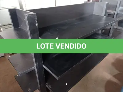 LOTE 456 - 01 GONDOLA EXPOSITORA EM MADEIRA. (NO ESTADO) ATENÇÃO! FAZER A VISITAÇÃO ANTES DE ARREMATAR, NÃO SABEMOS SE FUNCIONA. LEILÃO NÃO TEM GARANTIA E NEM DEVOLUÇÃO, SUJEITO A POSSÍVEIS AVARIAS VISÍVEIS/OCULTAS E/OU AUSÊNCIA DE COMPONENTES.