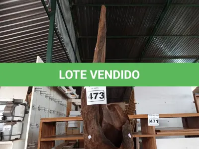 LOTE 473 - 01 ABAJUR RUSTICO EM MADEIRA. (NO ESTADO) ATENÇÃO! FAZER A VISITAÇÃO ANTES DE ARREMATAR, NÃO SABEMOS SE FUNCIONA. LEILÃO NÃO TEM GARANTIA E NEM DEVOLUÇÃO, SUJEITO A POSSÍVEIS AVARIAS VISÍVEIS/OCULTAS E/OU AUSÊNCIA DE COMPONENTES.
