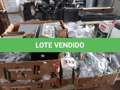 LOTE 333 - 01 COFRE, VÁRIOS APARELHOS DE TELEFONE, VÁRIOS RECORTES DE CABO DE AÇO E TUBOS DE SUPER COLA E PERIFÉRICOS DIVERSOS. (NO ESTADO) ATENÇÃO! FAZER A VISITAÇÃO ANTES DE ARREMATAR, NÃO SABEMOS SE FUNCIONA. LEILÃO NÃO TEM GARANTIA E NEM DEVOLUÇÃO, SUJEITO A POSSÍVEIS AVARIAS VISÍVEIS/OCULTAS E/OU AUSÊNCIA DE COMPONENTES.
