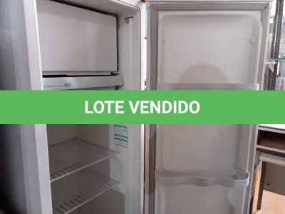 LOTE 218 - 01 GELADEIRA MARCA CÔNSUL 220V. (NO ESTADO) ATENÇÃO! FAZER A VISITAÇÃO ANTES DE ARREMATAR, NÃO SABEMOS SE FUNCIONA. LEILÃO NÃO TEM GARANTIA E NEM DEVOLUÇÃO, SUJEITO A POSSÍVEIS AVARIAS VISÍVEIS/OCULTAS E/OU AUSÊNCIA DE COMPONENTES.