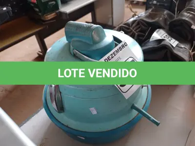LOTE 355 - 01 ASPIRADOR DE PÓ ANTIGO. (NO ESTADO) ATENÇÃO! FAZER A VISITAÇÃO ANTES DE ARREMATAR, NÃO SABEMOS SE FUNCIONA. LEILÃO NÃO TEM GARANTIA E NEM DEVOLUÇÃO, SUJEITO A POSSÍVEIS AVARIAS VISÍVEIS/OCULTAS E/OU AUSÊNCIA DE COMPONENTES.