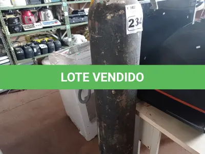 LOTE 234 - 01 CILINDRO DE OXIGÊNIO. (NO ESTADO) ATENÇÃO! FAZER A VISITAÇÃO ANTES DE ARREMATAR, NÃO SABEMOS SE FUNCIONA. LEILÃO NÃO TEM GARANTIA E NEM DEVOLUÇÃO, SUJEITO A POSSÍVEIS AVARIAS VISÍVEIS/OCULTAS E/OU AUSÊNCIA DE COMPONENTES.