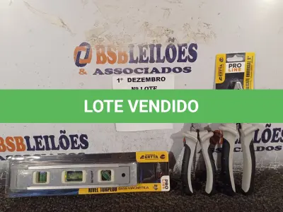 LOTE 050 - 01 NÍVEL DE MÃO, 01 ALICATE UNIVERSAL E 01 ALICATE DE CORTE. (NO ESTADO) ATENÇÃO! FAZER A VISITAÇÃO ANTES DE ARREMATAR, NÃO SABEMOS SE FUNCIONA. LEILÃO NÃO TEM GARANTIA E NEM DEVOLUÇÃO, SUJEITO A POSSÍVEIS AVARIAS VISÍVEIS/OCULTAS E/OU AUSÊNCIA DE COMPONENTES.