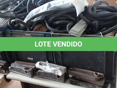 LOTE 294 - 03 CAIXAS ORGANIZADORAS COM MATERIAIS DIVERSOS. (NO ESTADO) ATENÇÃO! FAZER A VISITAÇÃO ANTES DE ARREMATAR, NÃO SABEMOS SE FUNCIONA. LEILÃO NÃO TEM GARANTIA E NEM DEVOLUÇÃO, SUJEITO A POSSÍVEIS AVARIAS VISÍVEIS/OCULTAS E/OU AUSÊNCIA DE COMPONENTES.