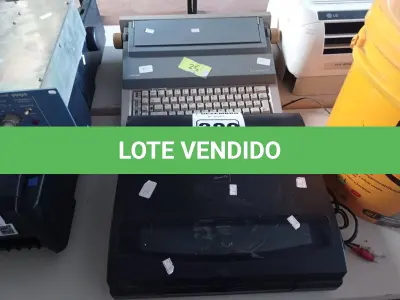 LOTE 389 - 01 MÁQUINA DE ESCREVER OLIVETTI PERSONAL 55 E 01 TOCA DISCOS AVANTI. (NO ESTADO) ATENÇÃO! FAZER A VISITAÇÃO ANTES DE ARREMATAR, NÃO SABEMOS SE FUNCIONA. LEILÃO NÃO TEM GARANTIA E NEM DEVOLUÇÃO, SUJEITO A POSSÍVEIS AVARIAS VISÍVEIS/OCULTAS E/OU AUSÊNCIA DE COMPONENTES.