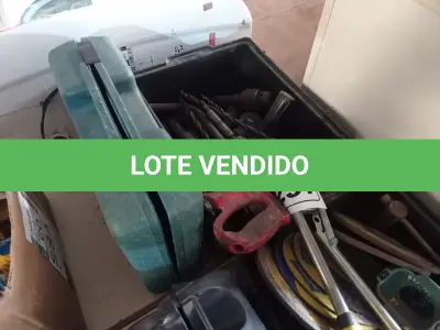 LOTE 237 - 01 LOTE COM FERRAMENTAS DIVERSAS. (NO ESTADO) ATENÇÃO! FAZER A VISITAÇÃO ANTES DE ARREMATAR, NÃO SABEMOS SE FUNCIONA. LEILÃO NÃO TEM GARANTIA E NEM DEVOLUÇÃO, SUJEITO A POSSÍVEIS AVARIAS VISÍVEIS/OCULTAS E/OU AUSÊNCIA DE COMPONENTES.