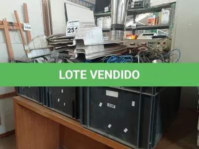 LOTE 251 - 03 CAIXAS COM MATERIAIS DIVERSOS. (NO ESTADO) ATENÇÃO! FAZER A VISITAÇÃO ANTES DE ARREMATAR, NÃO SABEMOS SE FUNCIONA. LEILÃO NÃO TEM GARANTIA E NEM DEVOLUÇÃO, SUJEITO A POSSÍVEIS AVARIAS VISÍVEIS/OCULTAS E/OU AUSÊNCIA DE COMPONENTES.