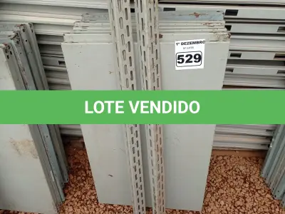 LOTE 529 - 01 ESTANTE DE AÇO COM 08 PRATELEIRAS. (NO ESTADO) ATENÇÃO! FAZER A VISITAÇÃO ANTES DE ARREMATAR, NÃO SABEMOS SE FUNCIONA. LEILÃO NÃO TEM GARANTIA E NEM DEVOLUÇÃO, SUJEITO A POSSÍVEIS AVARIAS VISÍVEIS/OCULTAS E/OU AUSÊNCIA DE COMPONENTES.