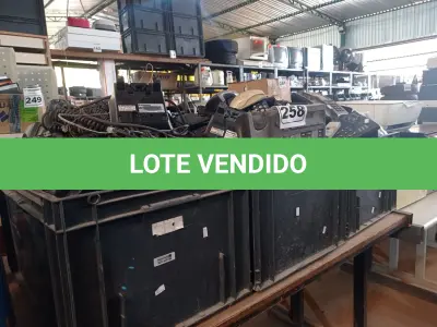 LOTE 258 - 03 CAIXAS COM VÁRIOS APARELHOS DE TELEFONE E ELETRÔNICOS DIVERSOS. (NO ESTADO) ATENÇÃO! FAZER A VISITAÇÃO ANTES DE ARREMATAR, NÃO SABEMOS SE FUNCIONA. LEILÃO NÃO TEM GARANTIA E NEM DEVOLUÇÃO, SUJEITO A POSSÍVEIS AVARIAS VISÍVEIS/OCULTAS E/OU AUSÊNCIA DE COMPONENTES.