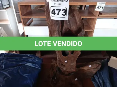 LOTE 473 - 01 ABAJUR RUSTICO EM MADEIRA. (NO ESTADO) ATENÇÃO! FAZER A VISITAÇÃO ANTES DE ARREMATAR, NÃO SABEMOS SE FUNCIONA. LEILÃO NÃO TEM GARANTIA E NEM DEVOLUÇÃO, SUJEITO A POSSÍVEIS AVARIAS VISÍVEIS/OCULTAS E/OU AUSÊNCIA DE COMPONENTES.