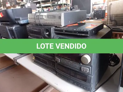 LOTE 274 - 02 APARELHOS DE SOM E 08 APARELHOS DE DVD MARCAS E MODELOS DIVERSOS. (NO ESTADO) ATENÇÃO! FAZER A VISITAÇÃO ANTES DE ARREMATAR, NÃO SABEMOS SE FUNCIONA. LEILÃO NÃO TEM GARANTIA E NEM DEVOLUÇÃO, SUJEITO A POSSÍVEIS AVARIAS VISÍVEIS/OCULTAS E/OU AUSÊNCIA DE COMPONENTES.